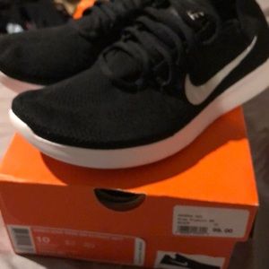 NWT Women’s Nike Free Flyknit size 10 sneakers